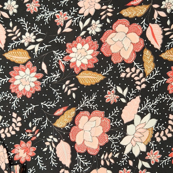 Loft Outlet Black Print Blouse. 3/4 Sleeve, Pullover, Ruffle V Neck, Medium - Picture 7 of 7